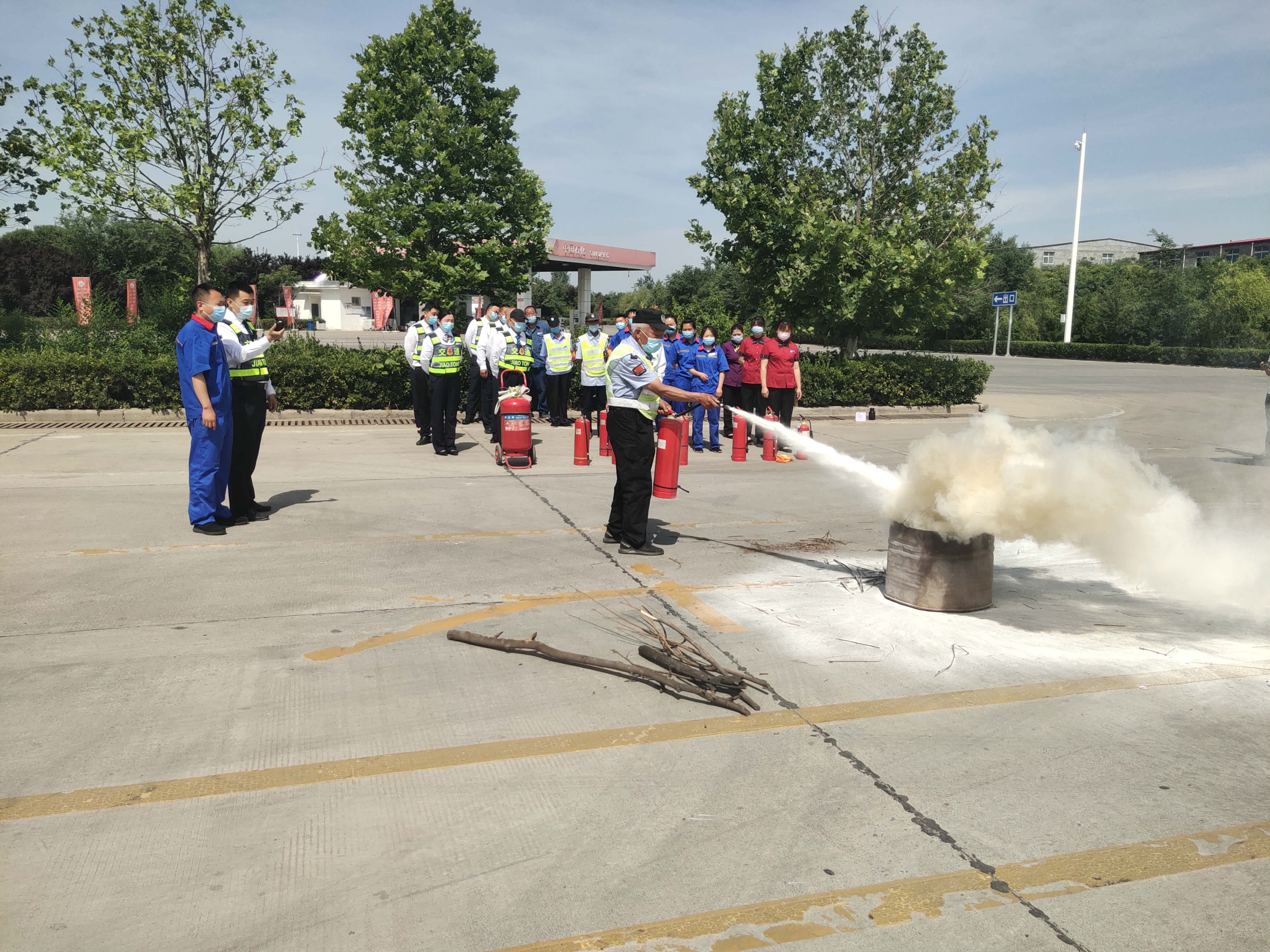 圖說:服務(wù)區(qū)公司所屬服務(wù)區(qū)積極開展安全生產(chǎn)培訓(xùn)2.jpg 圖說:服務(wù)區(qū)公司所屬服務(wù)區(qū)積極開展安全生產(chǎn)培訓(xùn)2.jpg