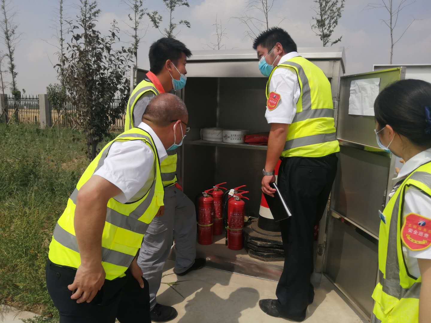 圖說:服務(wù)區(qū)公司所屬服務(wù)區(qū)扎實開展安全生產(chǎn)隱患排查治理工作.jpg 圖說:服務(wù)區(qū)公司所屬服務(wù)區(qū)扎實開展安全生產(chǎn)隱患排查治理工作.jpg