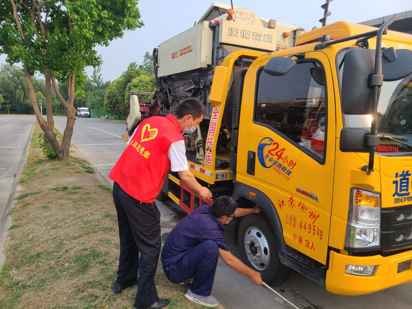 服務三夏(周口東服務區  張增利 13849452006)4.jpg 服務三夏(周口東服務區  張增利 13849452006)4.jpg