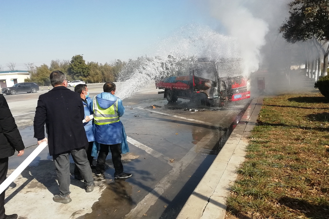 鎮(zhèn)平服務(wù)區(qū).jpg 鎮(zhèn)平服務(wù)區(qū).jpg