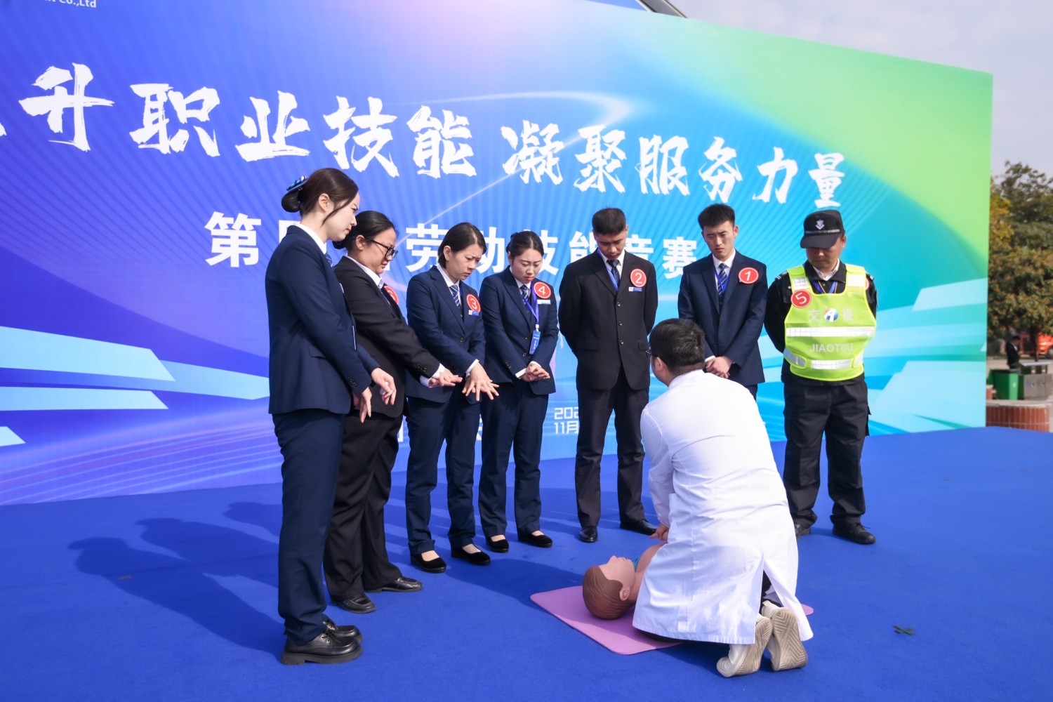 應(yīng)急救護(hù)演示.jpg